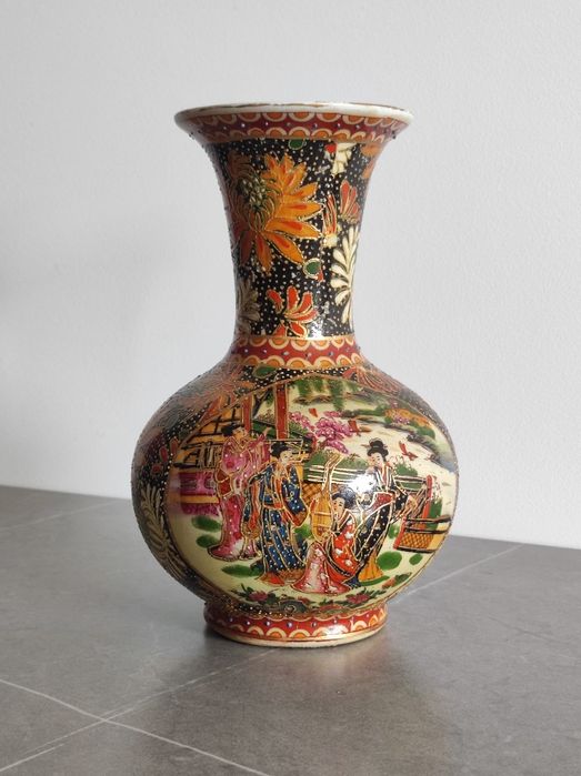 Orientalny Wazon – Ręcznie Malowany, Bogato Zdobiony | Styl Japoński