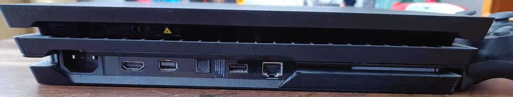 Ps4 PRO 1TB + Controller* and 2 games (No box or warranty.)64551035645441122