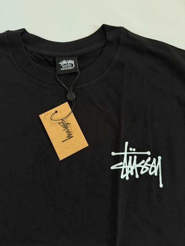 Koszulka Stussy z napisem na plecach