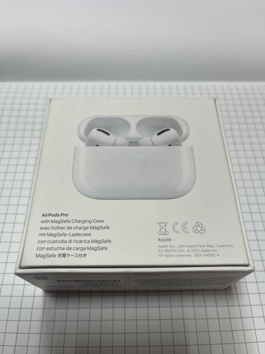 Продам оригінальні Apple AirPods Pro with MagSafe Charging Case