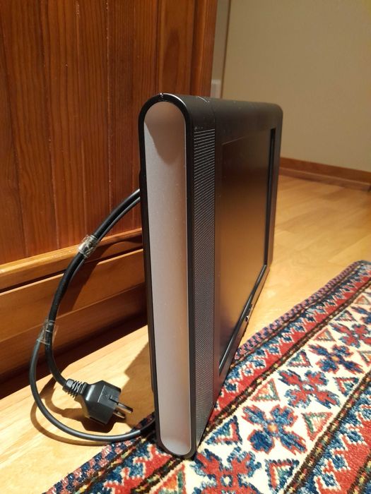 Televisão Sanyo com suporte de parede