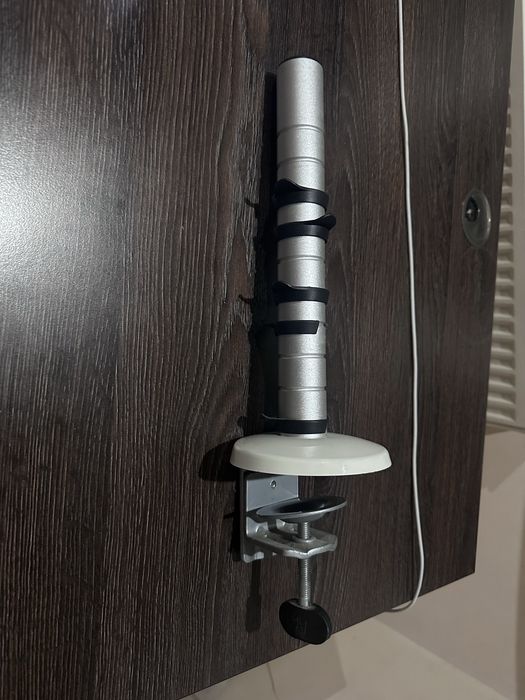 Кронштейн для монітора, з тримачем для ноутбука.