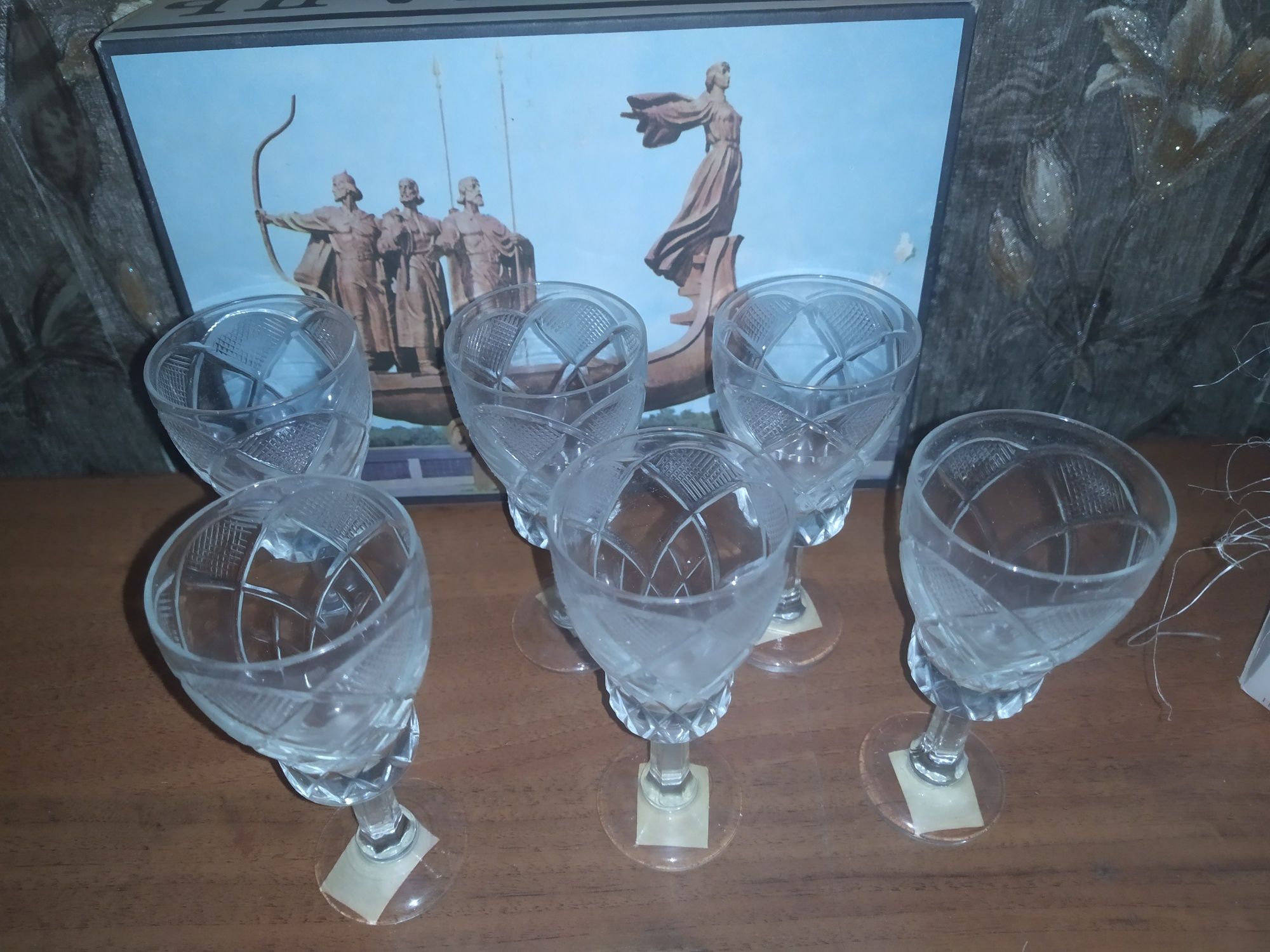 Хрустальный набор рюмок на ножке