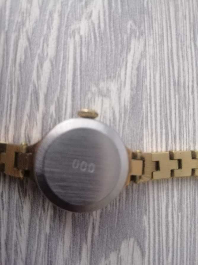 Продам женские часы " Заря" 17 камней производство СССР рабочие
