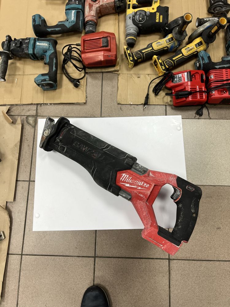 Пила шабельна акумуляторна Milwaukee M18 FSZ