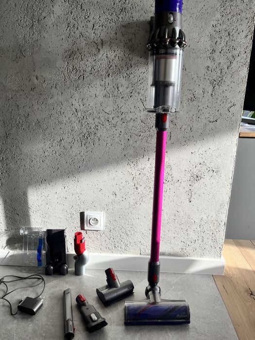 Odkurzacz pionowy Dyson V10 Cyclone Fuksja