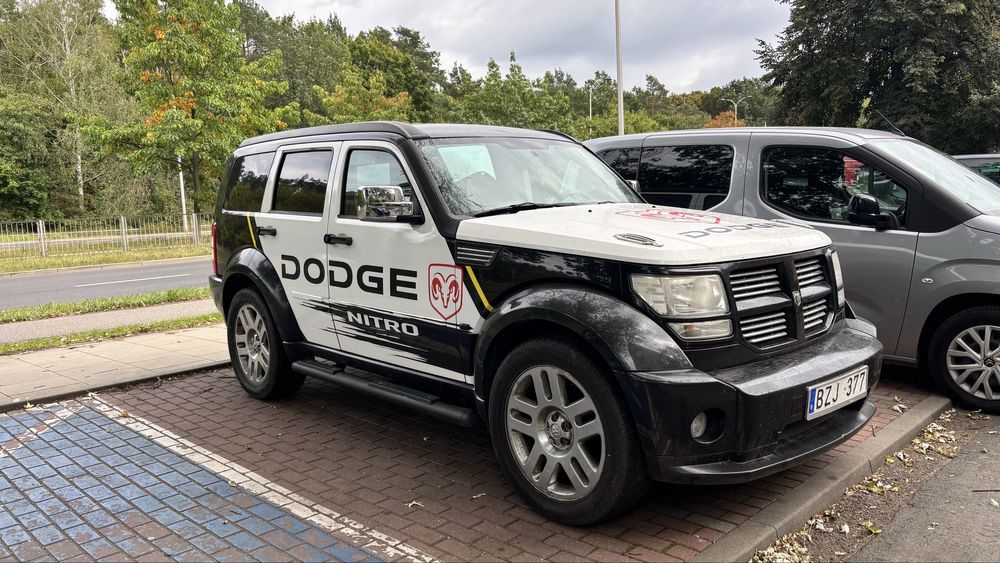 Dodge Nitro 4.0 bezyna  zamina na 7 osobowego