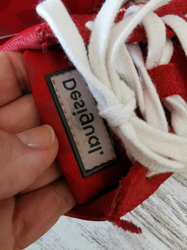 Ténis da marca Desigual, vermelhos, tamanho 37