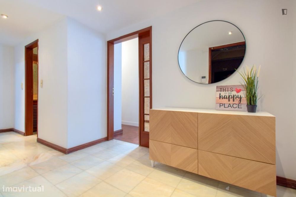 Quarto - localizado em Benfica Lisbon