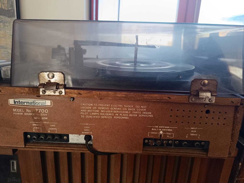 Giradiscos vintage, marca International, totalmente revisto