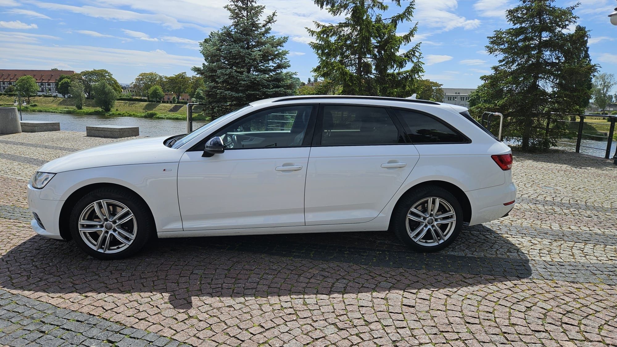 Audi a4 b9 2.0 Tdi S-line