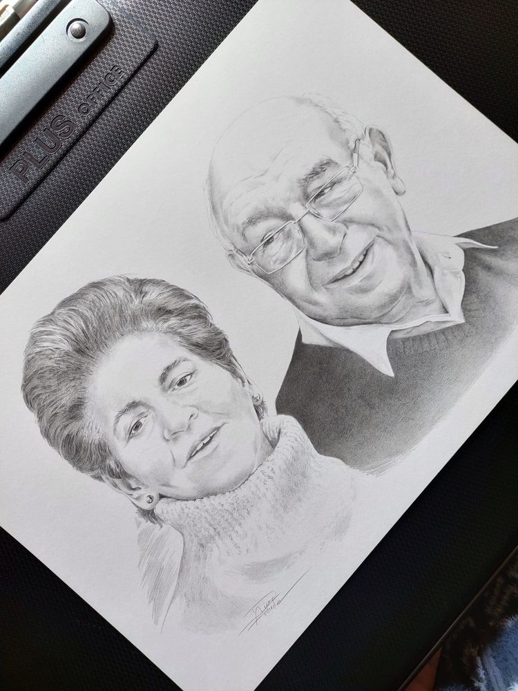 Retratos a grafite/carvão