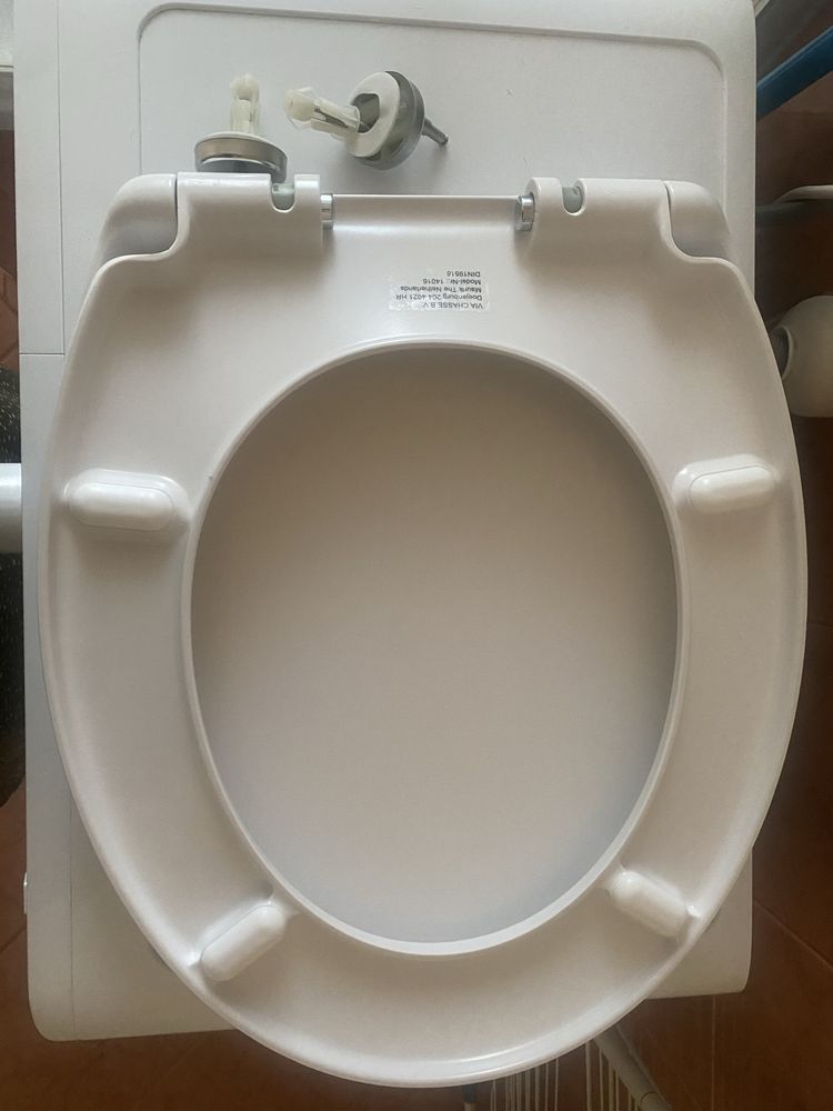 Wolnoopadająca deska sedesowa Cascata  Action