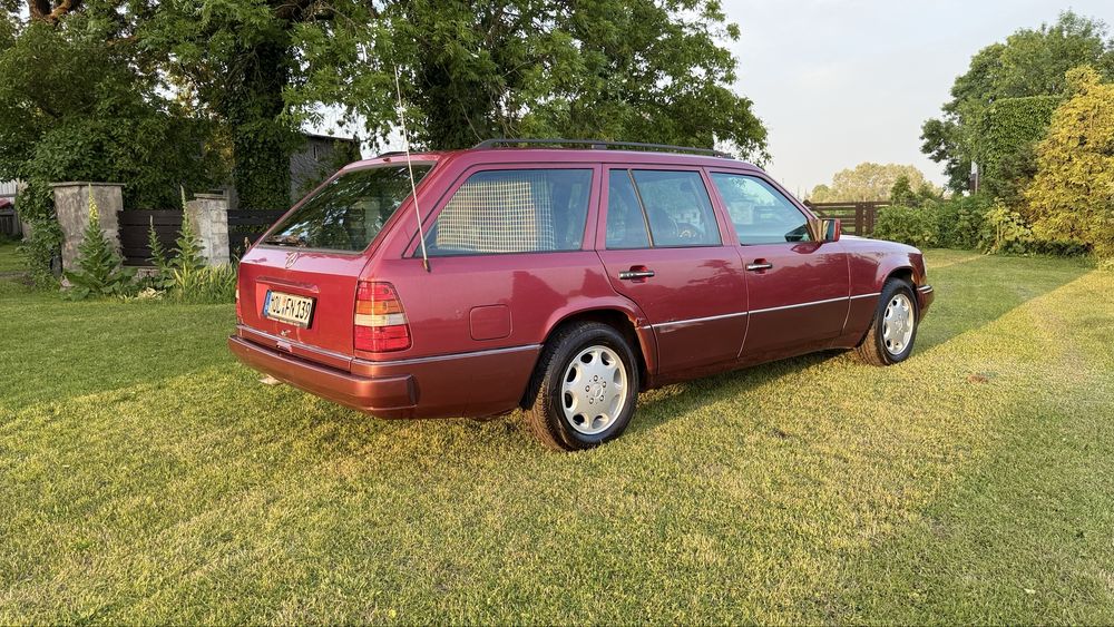 Mercedes E 124 automat