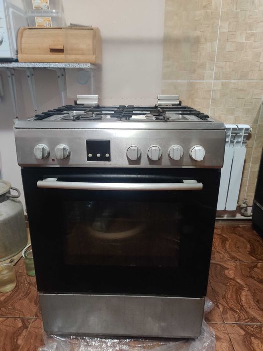 Газова плита з електродуховкою