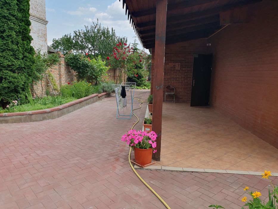 Здам частину будинку з 3 кімнат у центрі міста