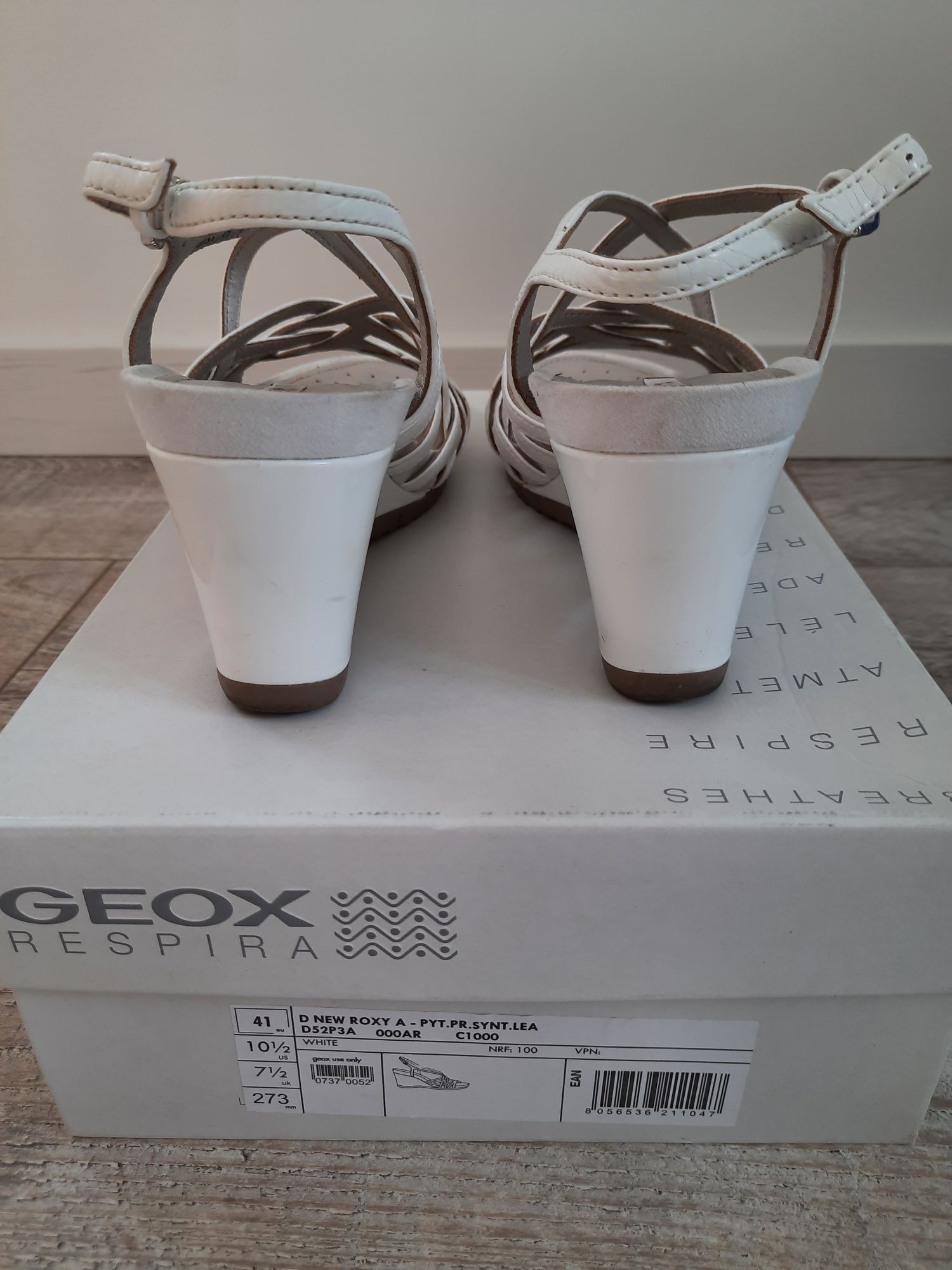Sandały na koturnie Geox