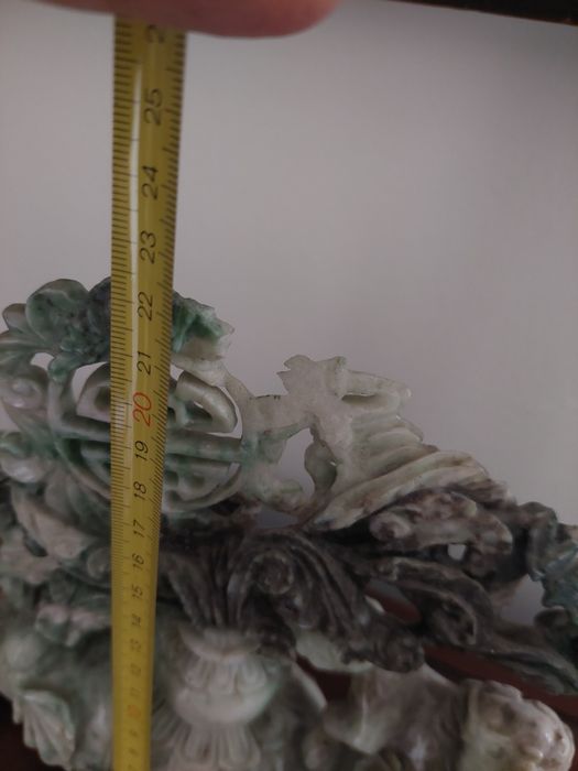 Excelente escultura em jade