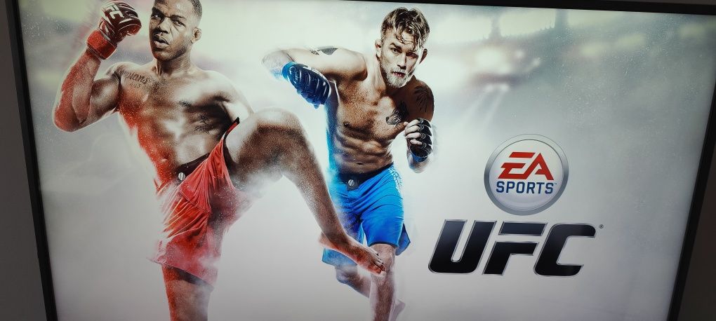 Xbox one 500gb pad gra UFC