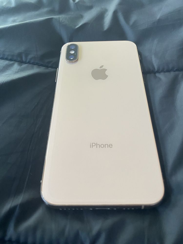 IPhone XS 64gb (віддам з чехлами)