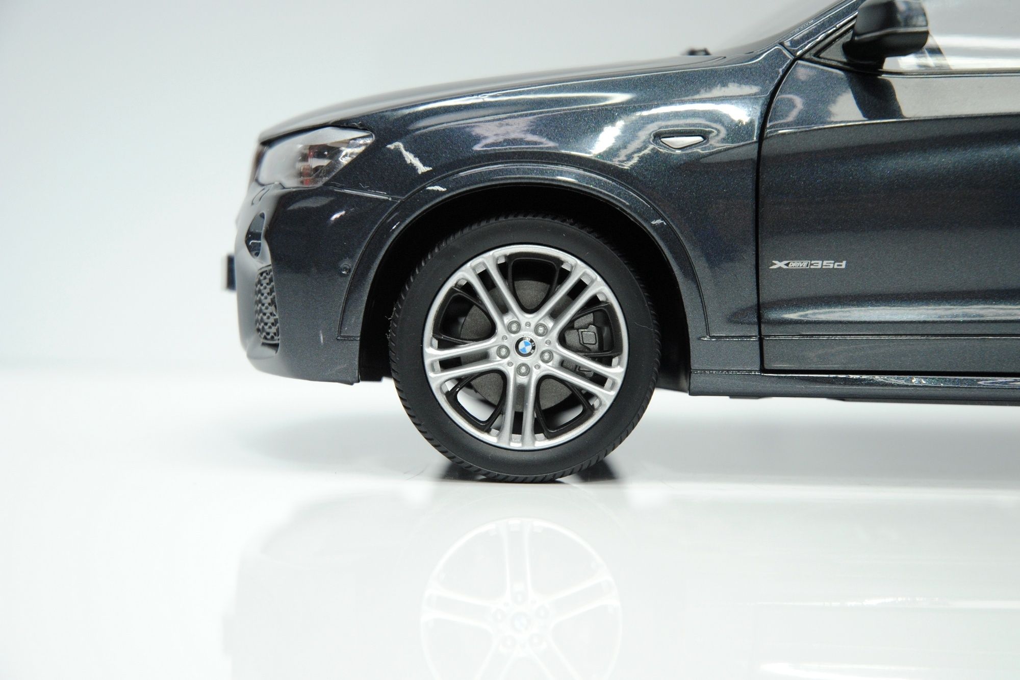 1/18 модель BMW X4 2014 sophisto grey PARAGON