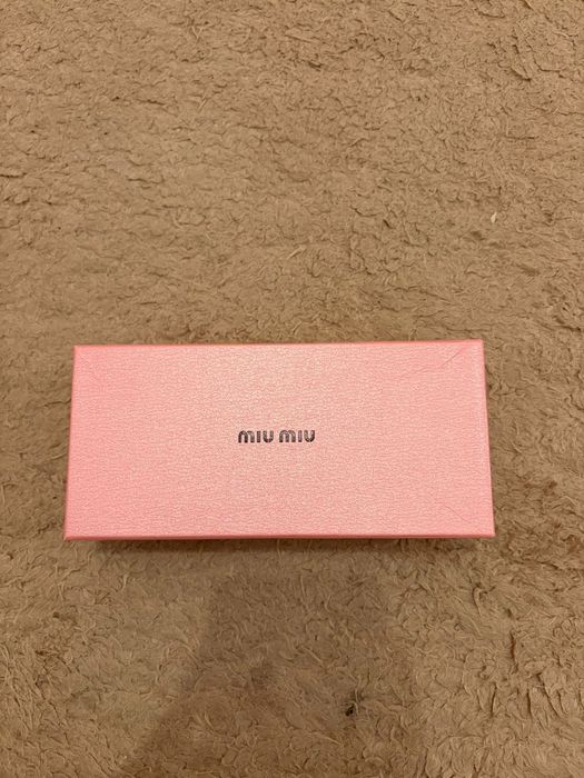 Óculos Miu Miu (entrega a mão ermesinde)