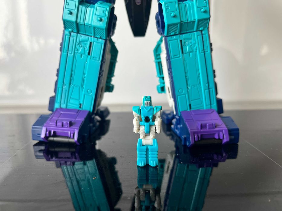 Takara Tomy Transformers Legends LG60 Overlord