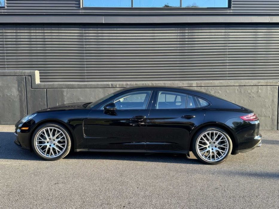 Porsche Panamera      2018