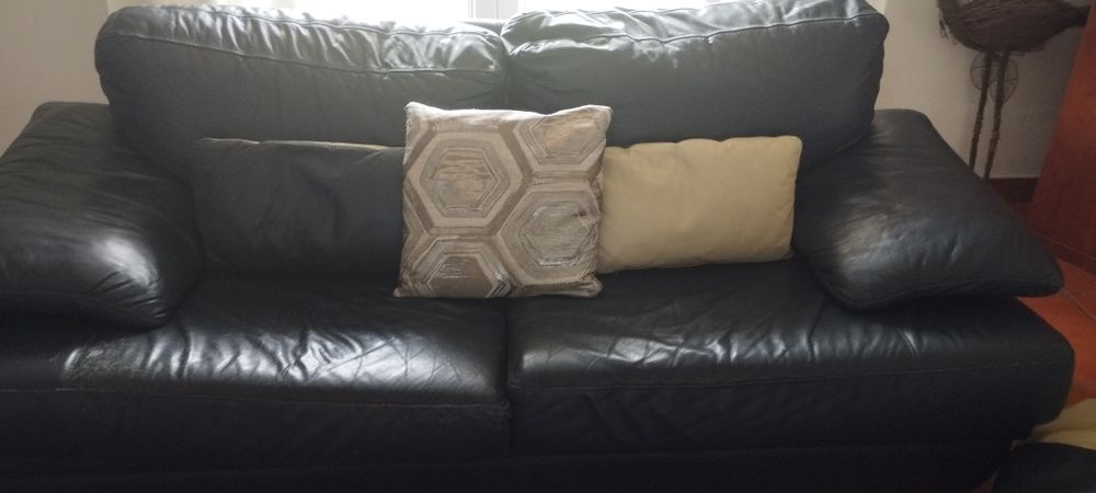 Conjunto sofás  em pele azul escuro