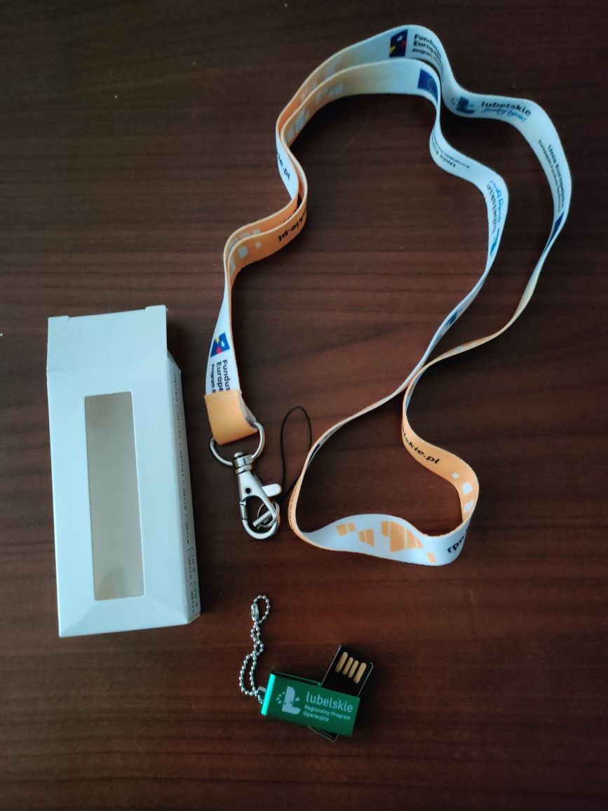 Pendrive 16GB + smycz