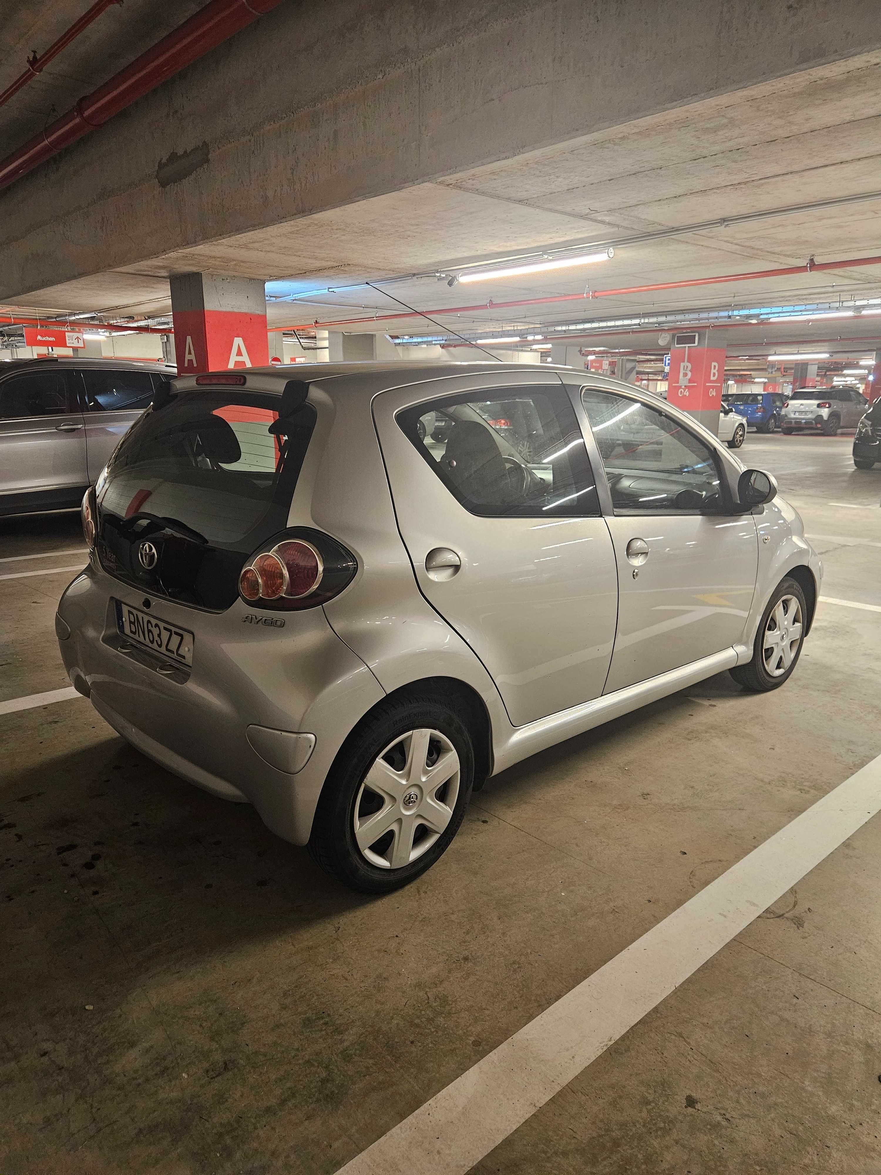 Toyota Aygo 4 portas com AC