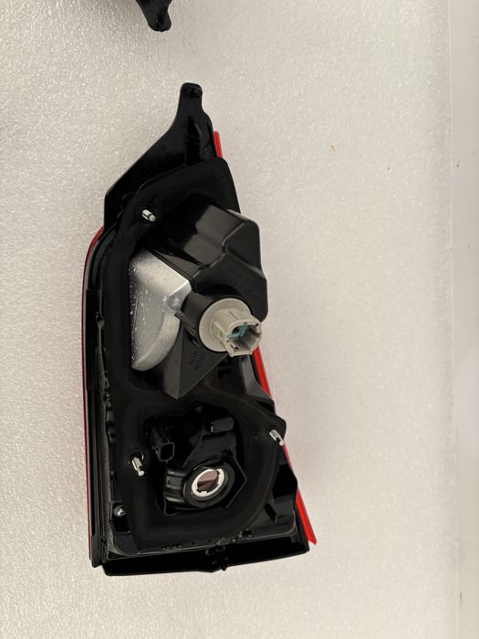 Nissan Qashqai II 2 J11 13-17 lampa prawy lewy tył tylna