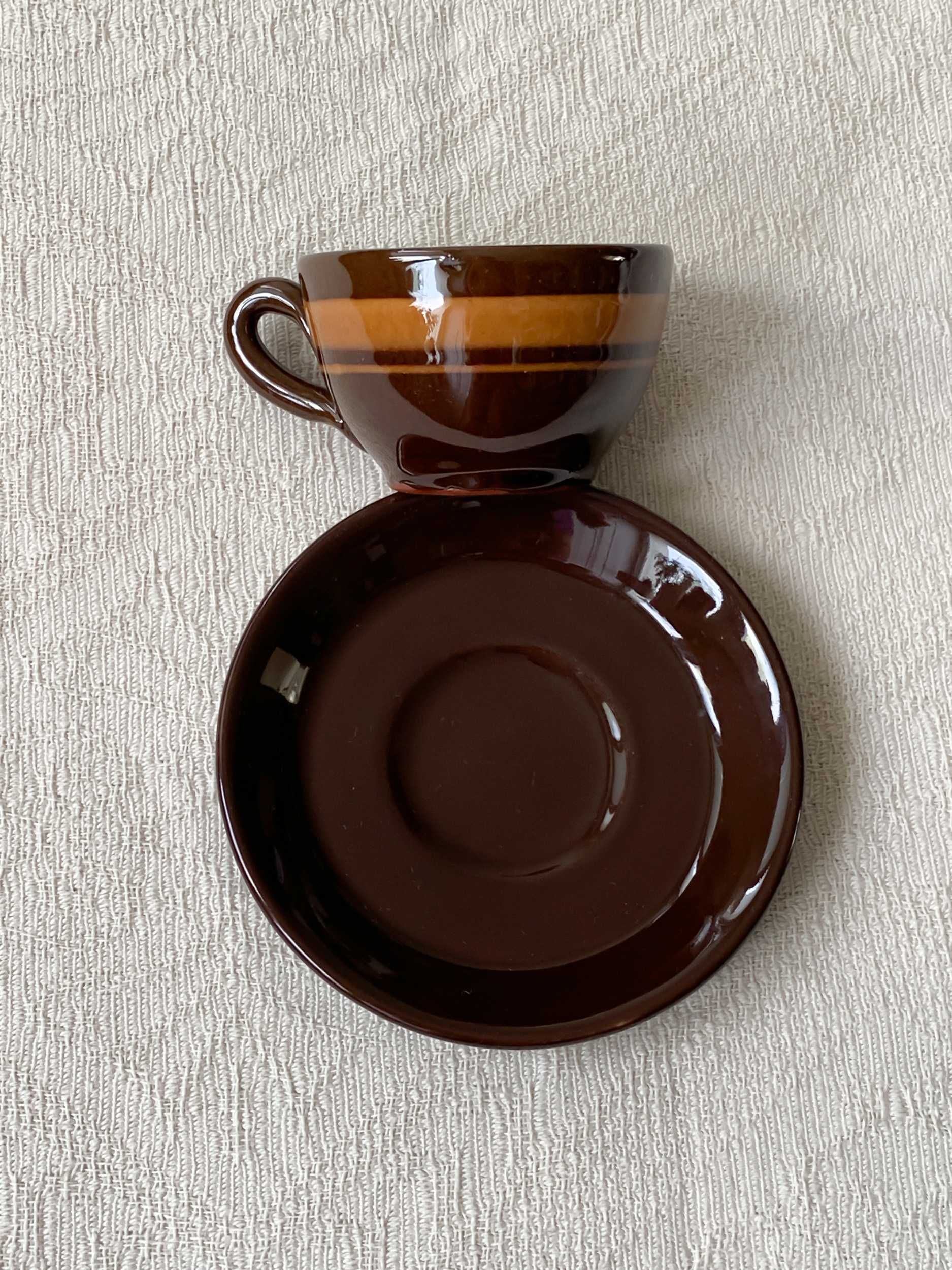 Mała filiżanka espresso ze spodkiem rustykalna ozdoba brązowa