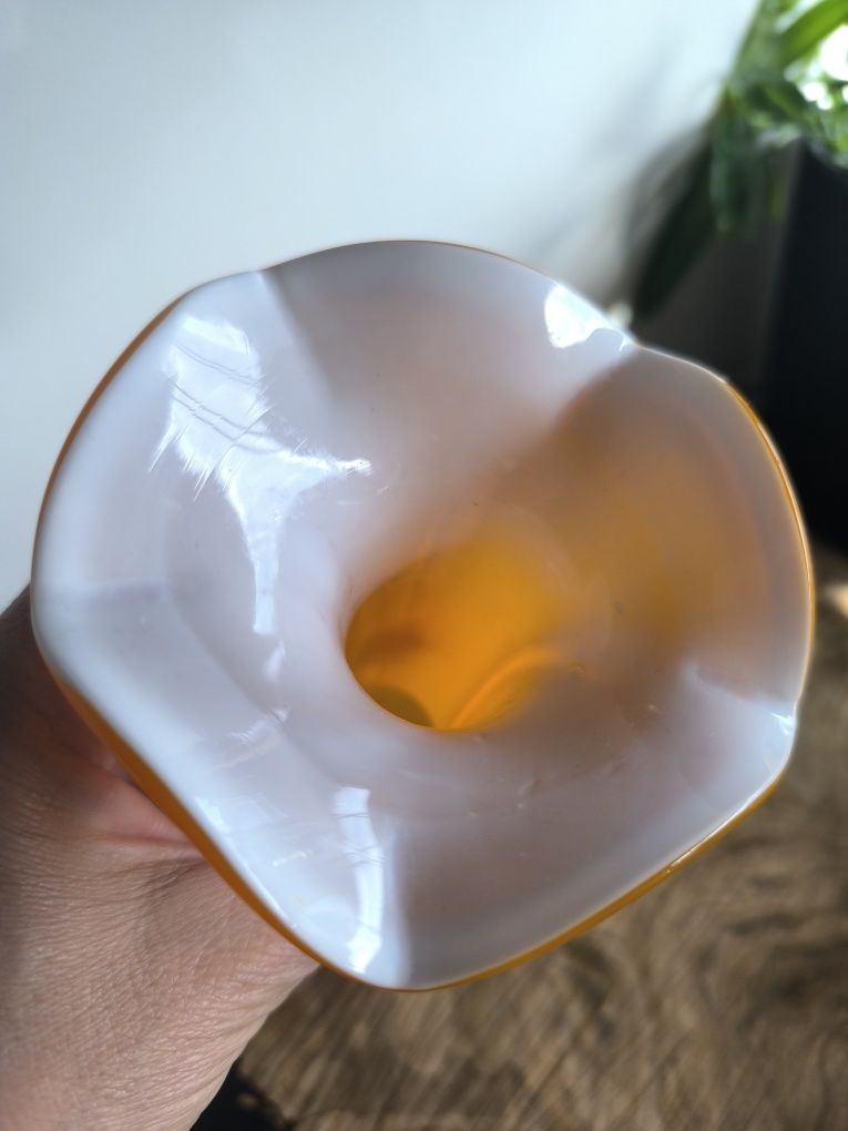 Jarra laranja vintage em forma de flor