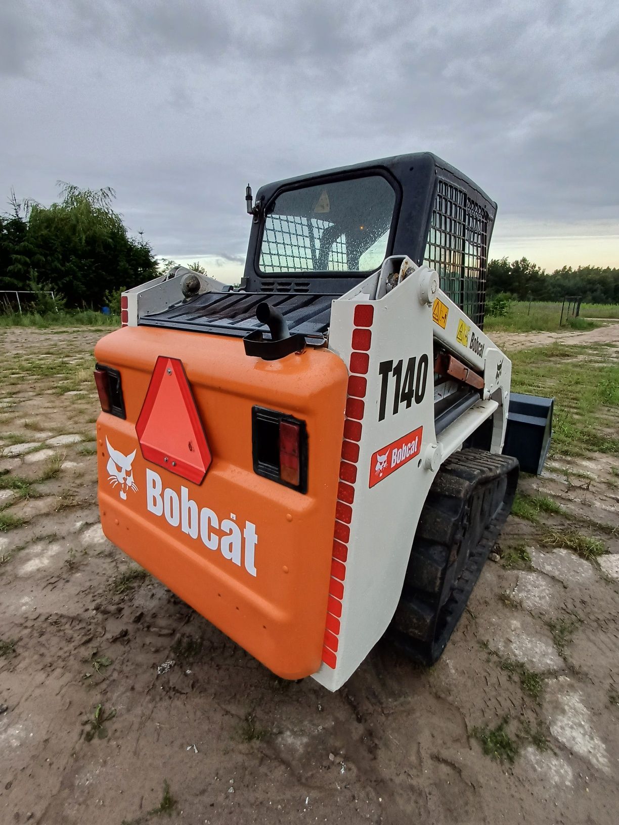 Bobcat T140 miniładowarka