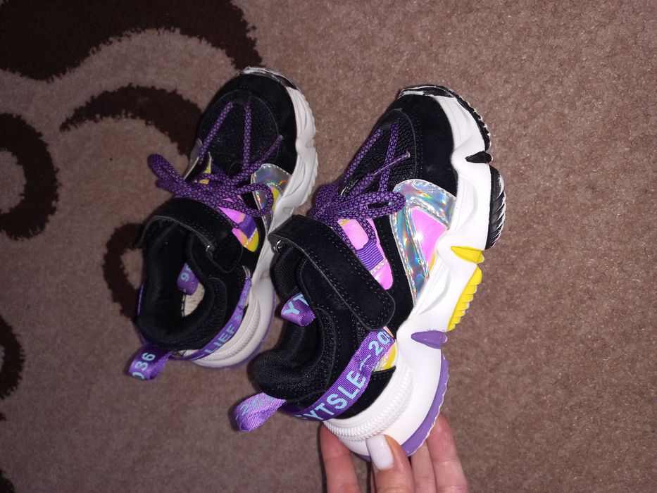 Круті кросівки для дівчинки.Кеди.