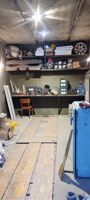 Продам гараж, із землею. Теплий, просторий.