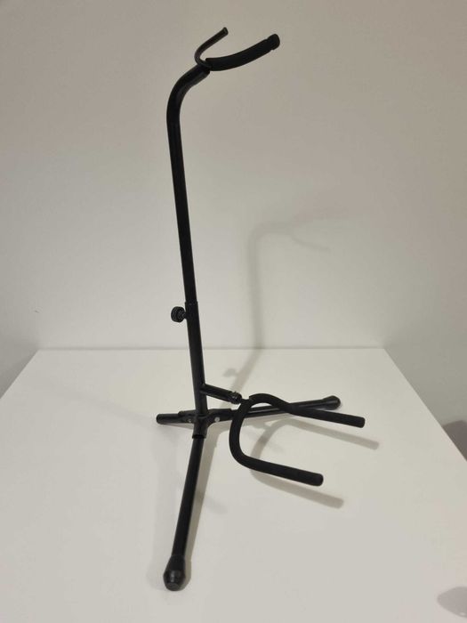 Stojak na gitarę – stabilny, składany GRATIS!