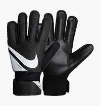 Продам перчатки вратаря,щетки футбольные Nike