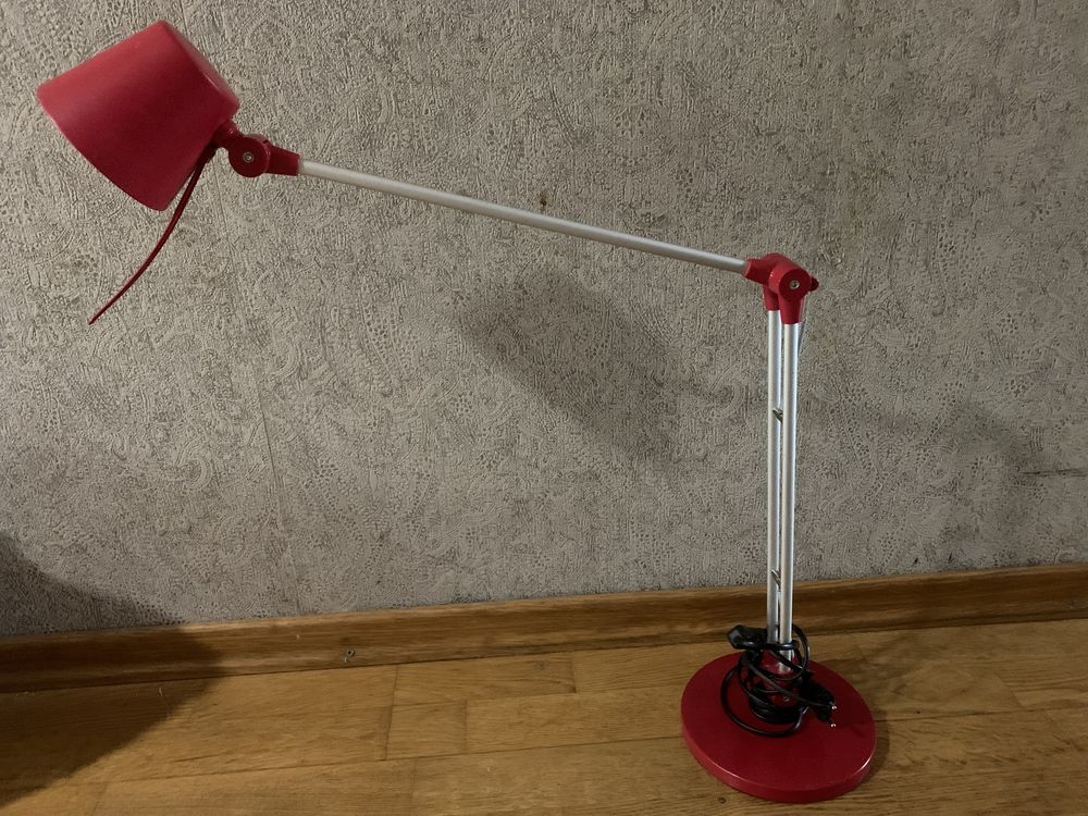 Lampka na biurko Ikea Oleby czerwona