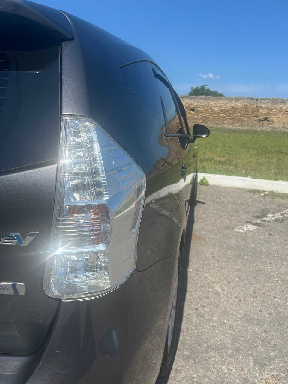 Продам TOYTA PRIUS V 2014