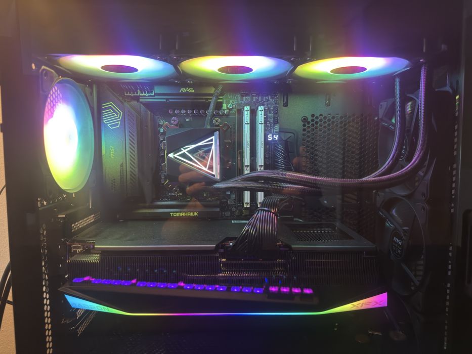 MSi Gaming 9800x3D RX9070XT High-End (Novo)