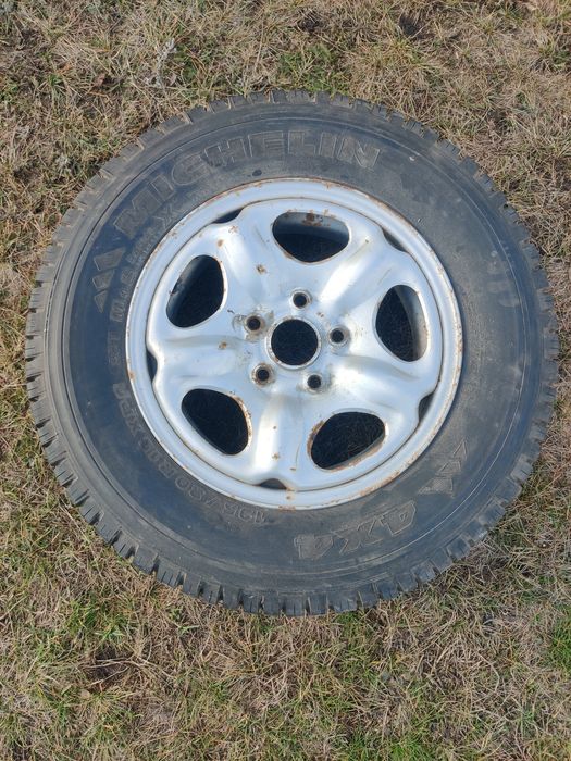 Резина Michelin 195/80/15 новое