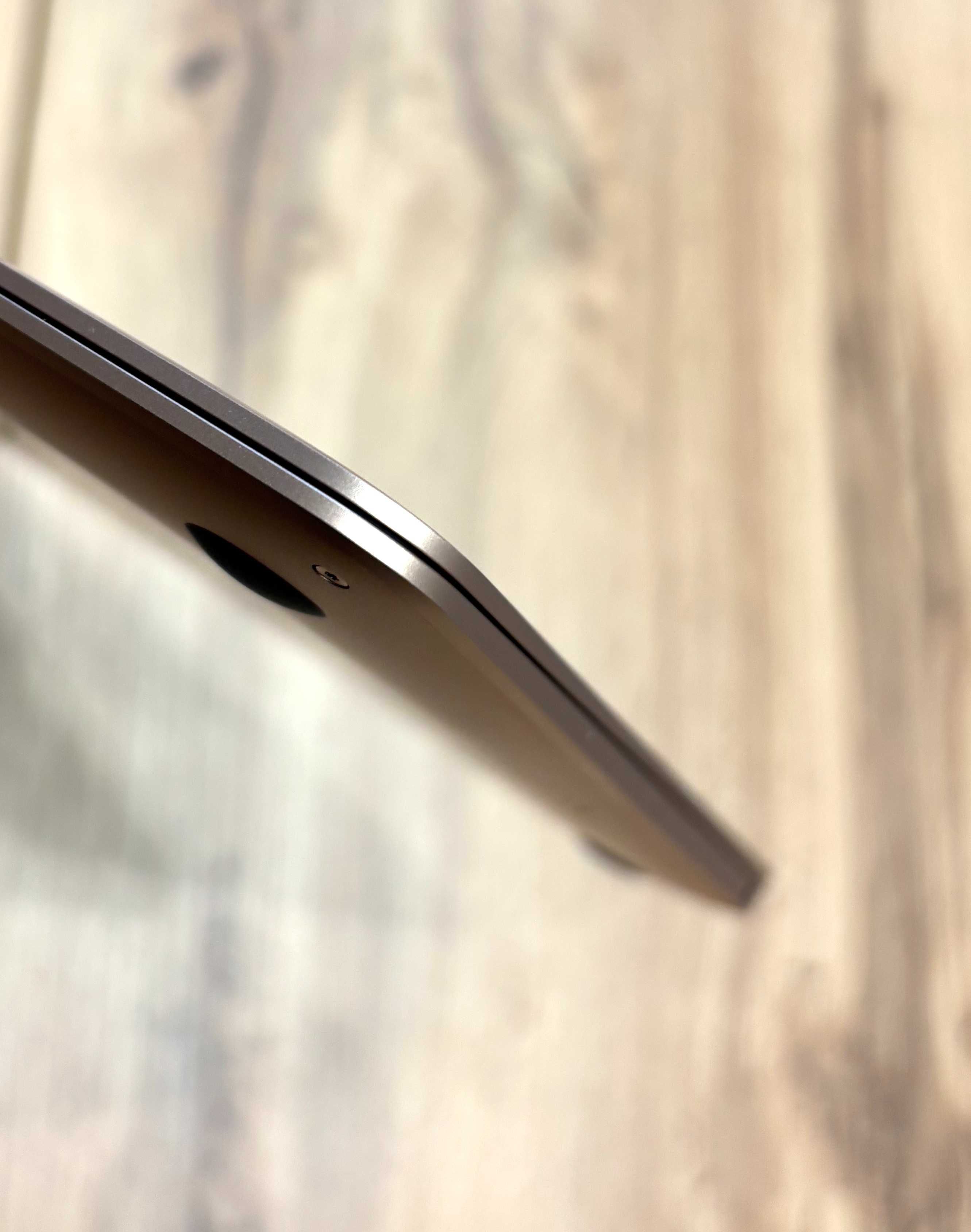 Macbook Air 13" w kolorze Rose Gold z procesorem Apple M1 2020r