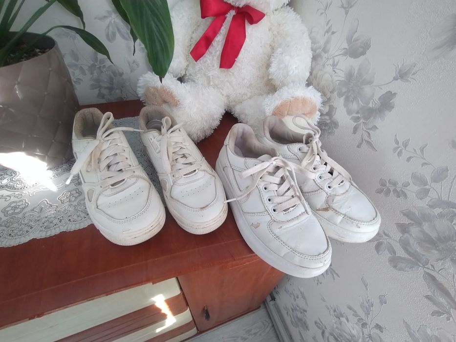 Віддам 3 пари красовок на 36-37 розмір