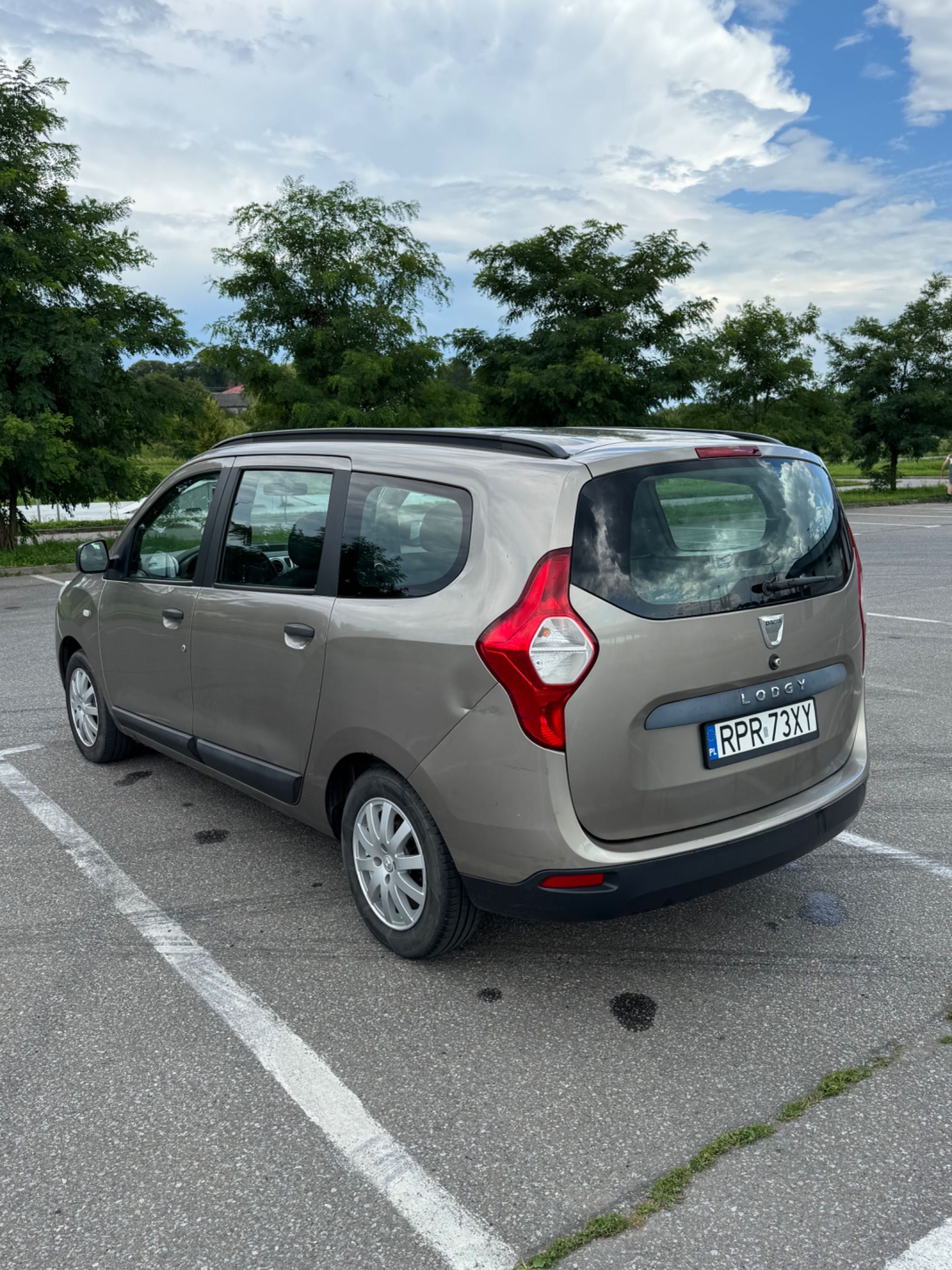 Samochód osobowy Dacia Lodgy