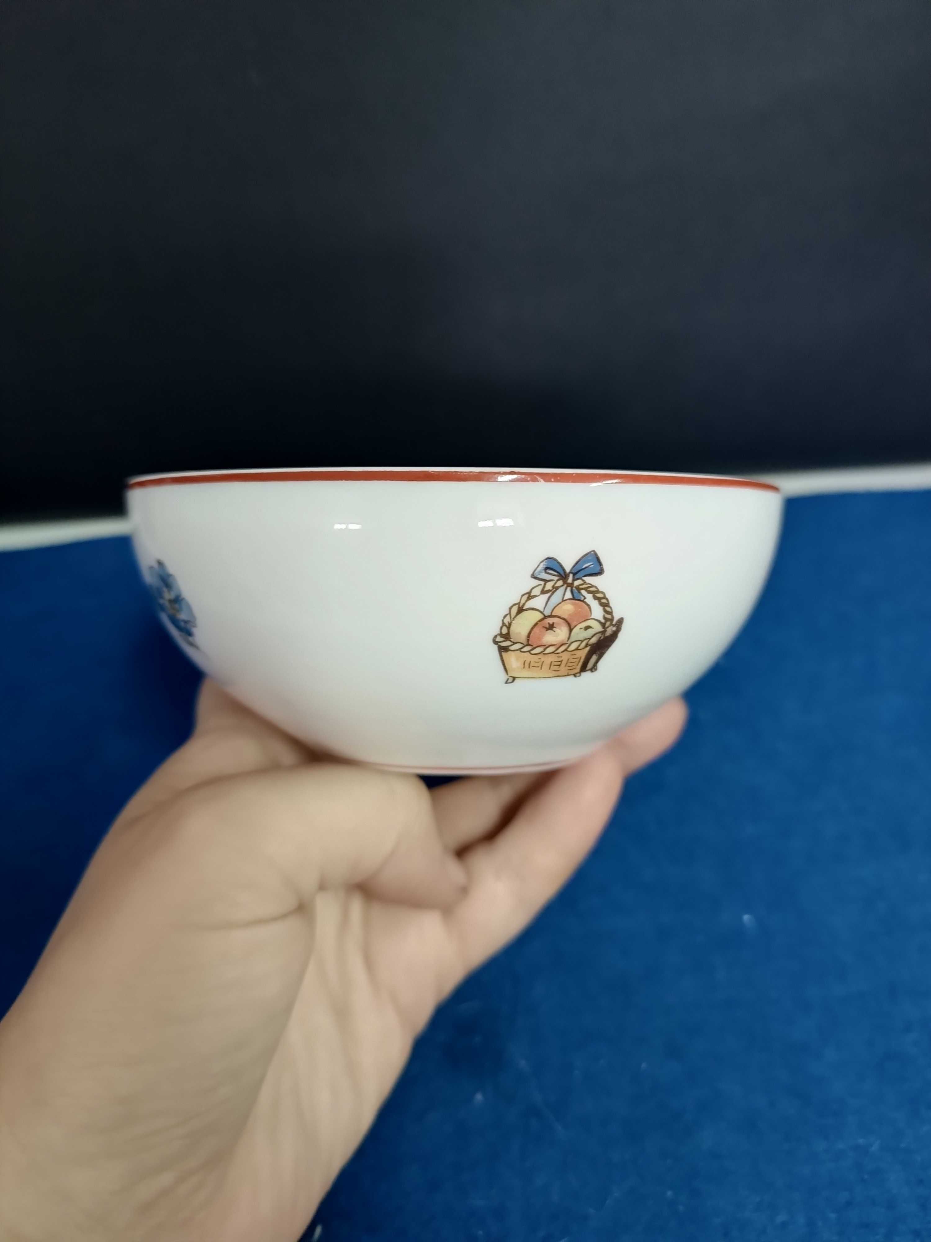 Tijela em porcelana Coimbra S.P., com motivos infantis " Anão/gnomo