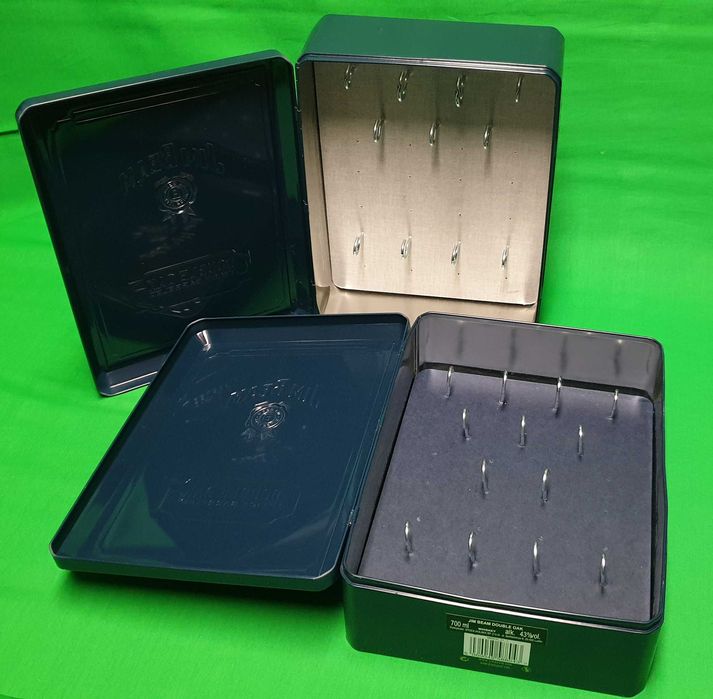 Skrzynka metalowa na klucze z JimBeam