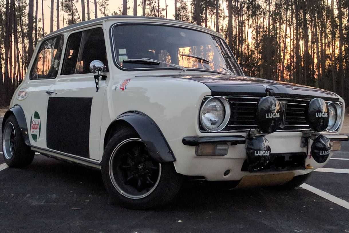 Mini 1275 GT para passeios e provas desportivas.