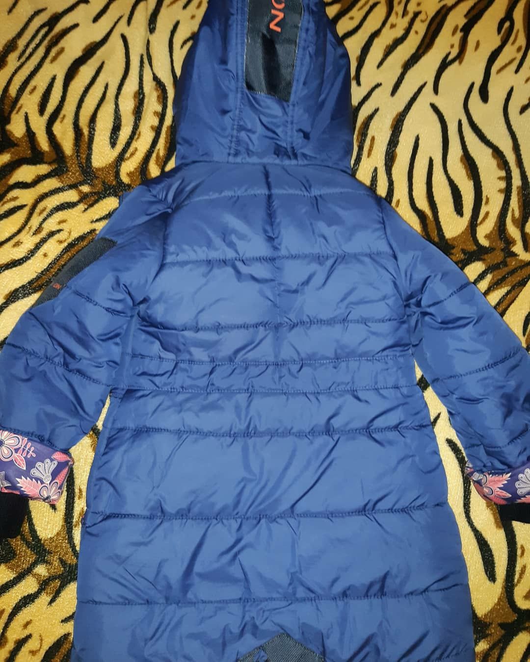 Зимове пальто на дівчинку на 4-6 років